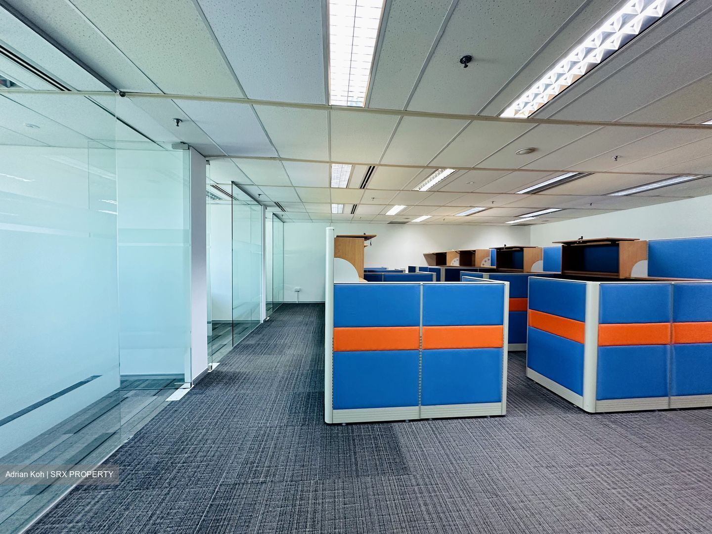 Tampines MRT (D18), Office #427301401